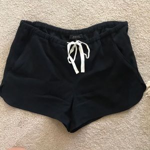 Babaton Aritzia crepe Shorts black Small 🍒